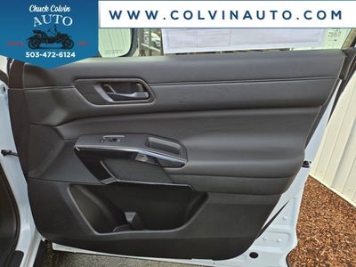 2025 Nissan Pathfinder SV