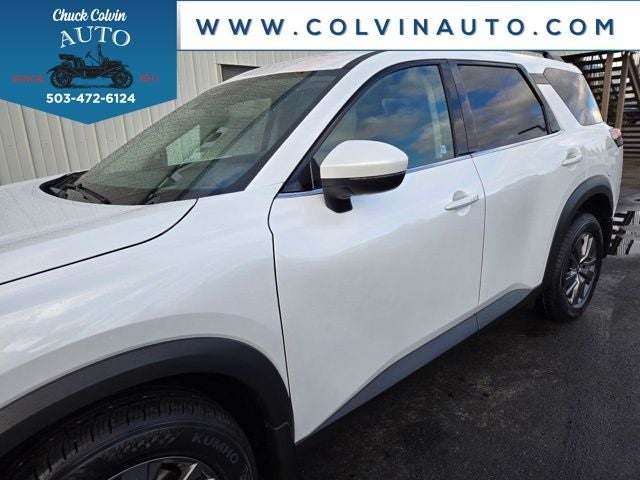 2025 Nissan Pathfinder SV