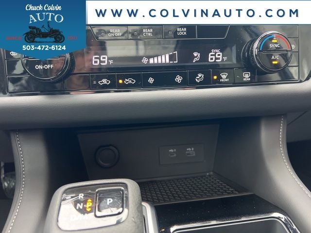 2025 Nissan Pathfinder SV