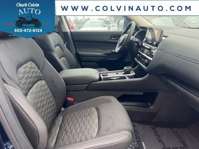 2025 Nissan Pathfinder SV