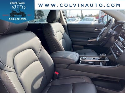 2025 Nissan Pathfinder SL