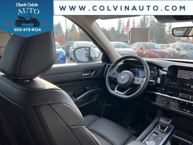 2025 Nissan Pathfinder SL