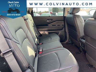 2025 Nissan Pathfinder SL