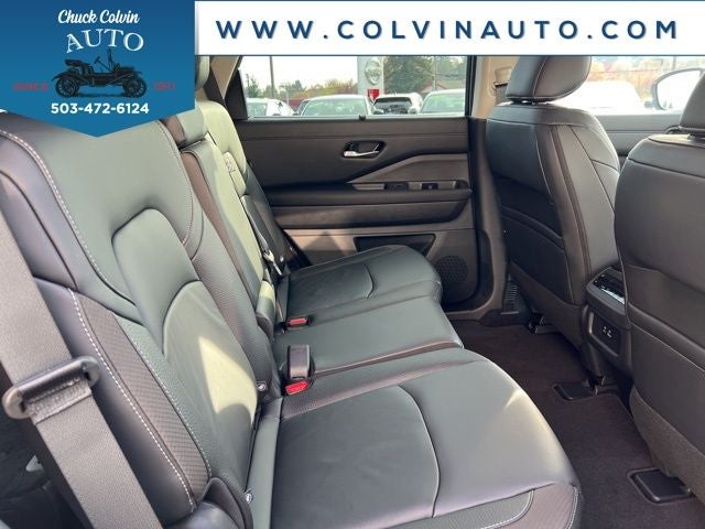 2025 Nissan Pathfinder SL