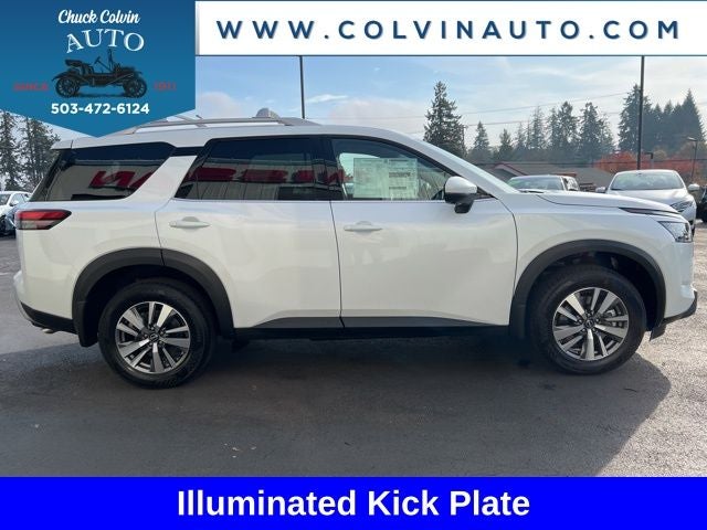 2025 Nissan Pathfinder SL